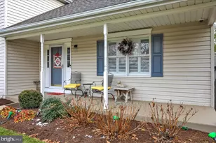 1102 Pepper Ridge Dr, Reading, PA 19606 - Photo 2