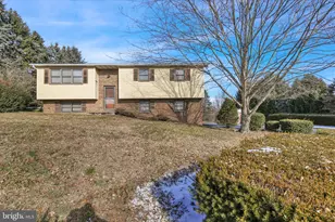 17 Birdsfoot Dr, Robesonia, PA 19551 - Photo 2