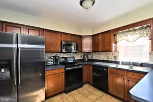 306 Kingston Dr, Douglassville, PA 19518 - Photo 6