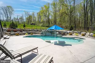 233 European Dr, Fleetwood, PA 19522 - Photo 4