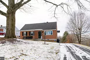 352 Ashley Dr, Reading, PA 19607 - Photo 2