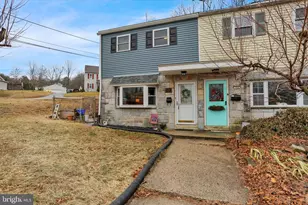 102 W Jackson St, Fleetwood, PA 19522 - Photo 2