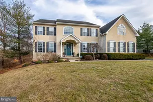 201 Applewood Dr, Douglassville, PA 19518 - Photo 1