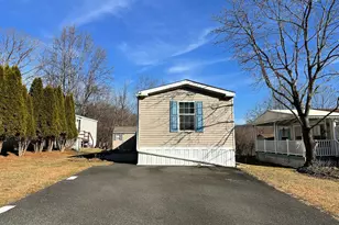 315 Ashford Ln, Hereford, PA 18056 - Photo 2