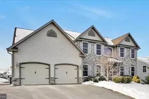 62 Stella Dr, Reading, PA 19608 - Photo 2