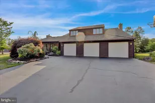 16 Scotland Dr, Reading, PA 19606 - Photo 2