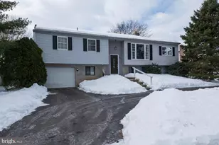 34 Carriage Cir, Oley, PA 19547 - Photo 2