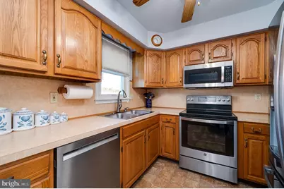 523 Mount Laurel Avenue, Temple, PA 19560 - Photo 18