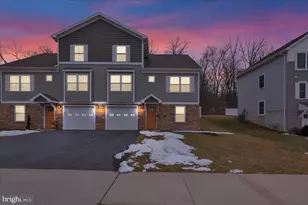 422 Smokering Dr, Robesonia, PA 19551 - Photo 2