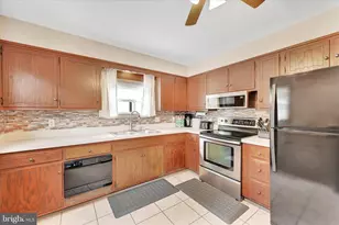 137 E High St, Womelsdorf, PA 19567 - Photo 10