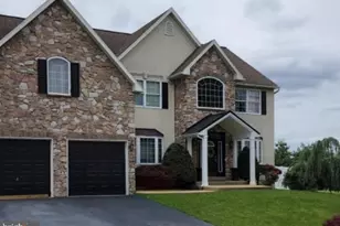 303 Buckhead Ln, Douglassville, PA 19518 - Photo 2