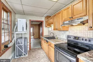 211 Washington St, Hamburg, PA 19526 - Photo 12