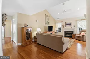 309 Charleston Ln, Reading, PA 19610 - Photo 2