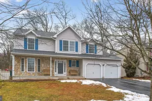 209 Woodbridge Ln, Douglassville, PA 19518 - Photo 2
