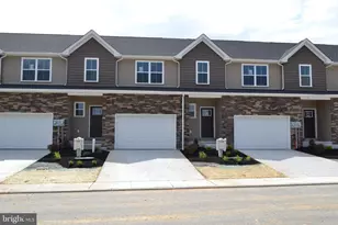 227 Lucille Way, Fleetwood, PA 19522 - Photo 2