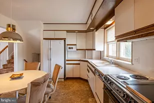 2405 Garden Ln, Reading, PA 19609 - Photo 12