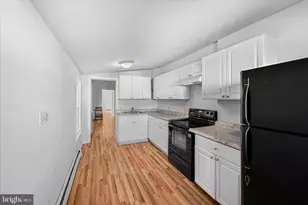 1042 Locust St, Reading, PA 19604 - Photo 10