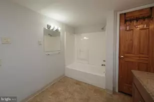 607 West Lawn Ave, Reading, PA 19609 - Photo 12