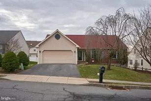 1018 Bowman St, Reading, PA 19605 - Photo 2