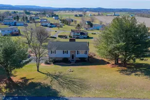 433 Sleepy Hollow Dr, Mohrsville, PA 19541 - Photo 2