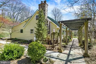 211 Orchard Rd, Fleetwood, PA 19522 - Photo 2