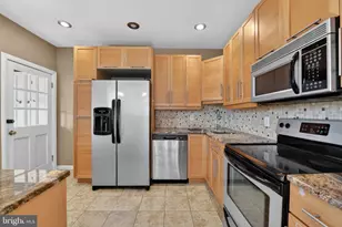 2542 Cleveland Ave, Reading, PA 19609 - Photo 2