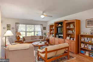 210 Oak Hill Ln, Reading, PA 19610 - Photo 6