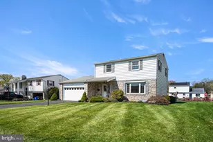416 Laurelwood Dr, Douglassville, PA 19518 - Photo 2