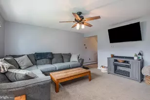 136 Bradley Ave, Reading, PA 19608 - Photo 4