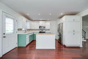 4 S Buttonwood St, Fleetwood, PA 19522 - Photo 2