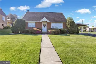 836 Rhodora Ave, Reading, PA 19605 - Photo 2