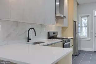 42 N 11th St, Reading, PA 19601 - Photo 12