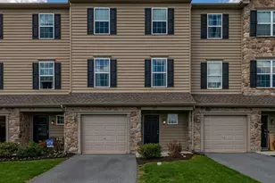 2041 Crown Mill Dr, Mohrsville, PA 19541 - Photo 2
