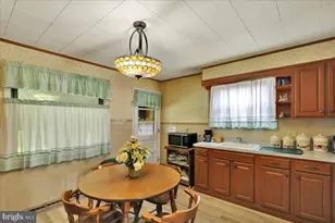 1242 Commonwealth Blvd, Reading, PA 19607 - Photo 8