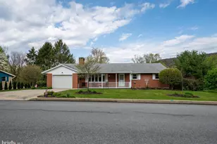 801 N Crescent Ave, Hamburg, PA 19526 - Photo 2