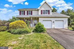 601 Maplewood Dr, Douglassville, PA 19518 - Photo 1