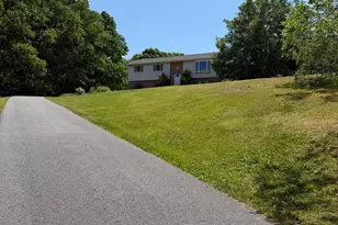 37 Beavens Rd, Reading, PA 19608 - Photo 2