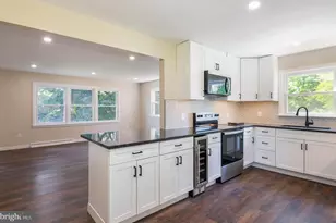 921 Shelbourne Rd, Reading, PA 19606 - Photo 2