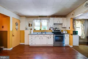 1137 E Main St, Douglassville, PA 19518 - Photo 4