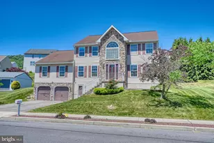 221 Longview Dr, Reading, PA 19608 - Photo 2