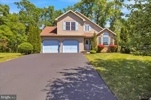 223 Woodbridge Ln, Douglassville, PA 19518 - Photo 2