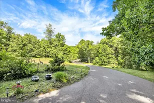37 Beavens Rd, Reading, PA 19608 - Photo 2