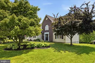 604 Farmingdale Dr, Douglassville, PA 19518 - Photo 1