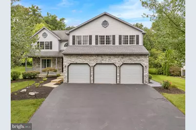 4189 Hill Terrace Dr, Sinking Spring, PA 19608 - Photo 2