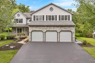 4189 Hill Terrace Dr, Sinking Spring, PA 19608 - Photo 2