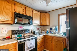 1904 Elizabeth Ave, Reading, PA 19605 - Photo 8