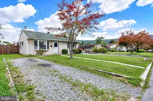 209 Montgomery Ave, Reading, PA 19606 - Photo 2