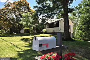 864 Chestnut St, Douglassville, PA 19518 - Photo 6