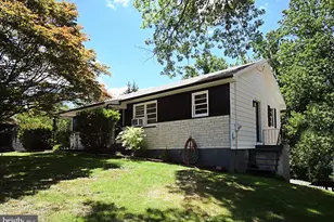 864 Chestnut St, Douglassville, PA 19518 - Photo 4