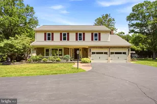 194 Meadow Glen Ln, Reading, PA 19607 - Photo 1
